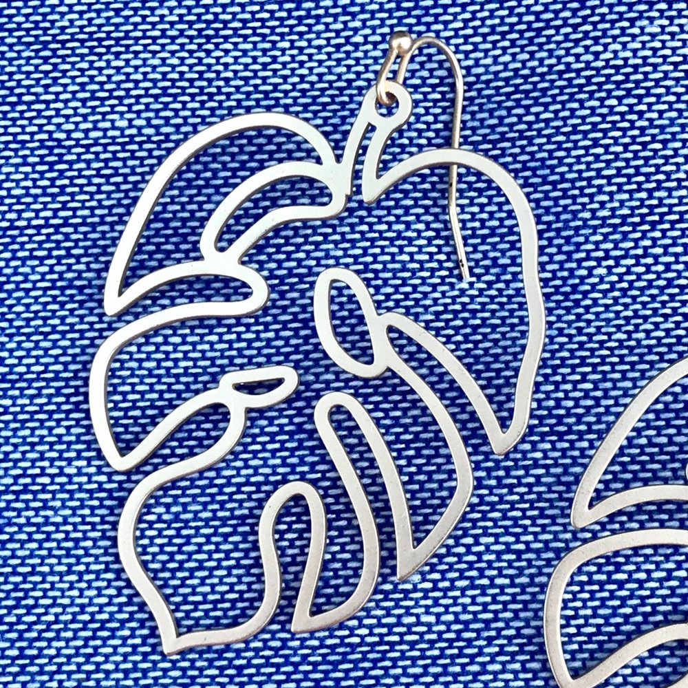 ✨HPx3✨Monstera Leaf Earrings - Picture 5 of 6
